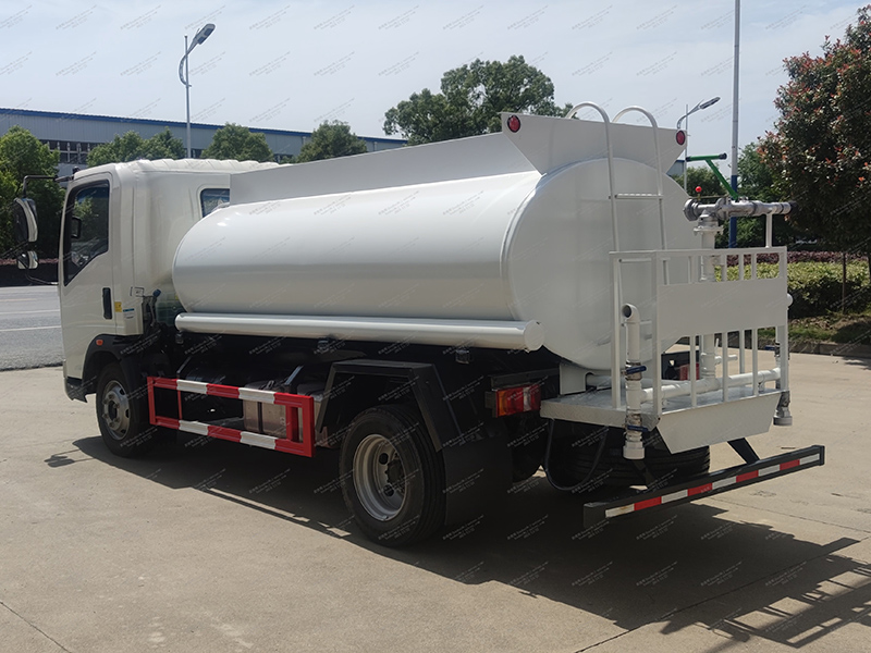 Howo 4x2 camión de tanque de agua de metro cúbico