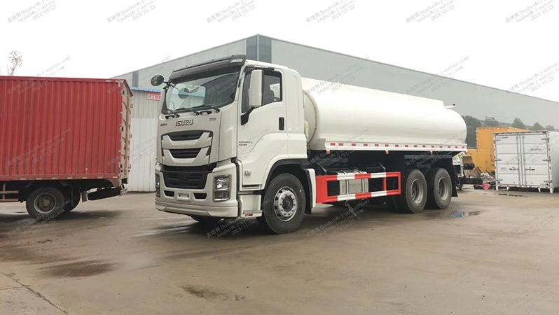 Camión rociador isuzu 4x2 