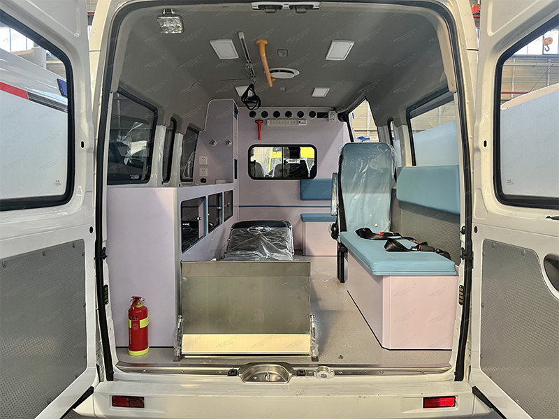 Ambulancia de carrera de eje corto V80