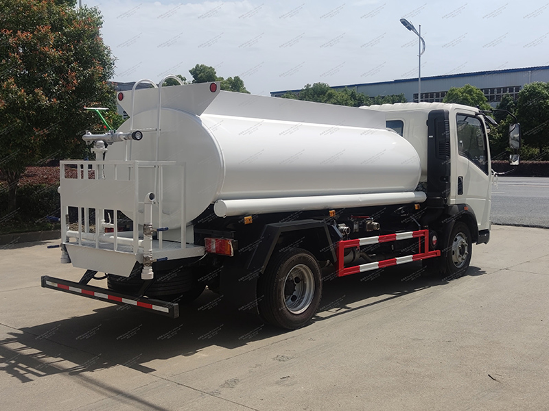 Howo 4x2 camión de tanque de agua de metro cúbico