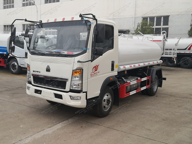 Howo 8 metros cúbicos camión de tanque de agua
