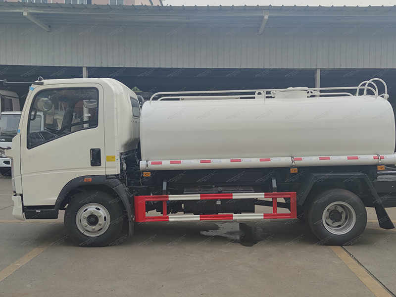 Howo 4x2 8 metros cúbicos camión de tanque de agua