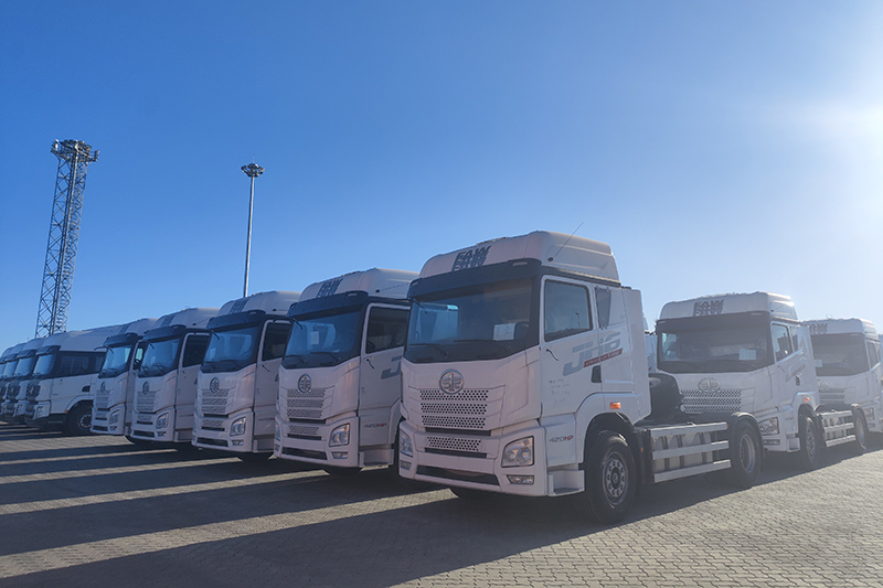 Los lotes de vehículos comerciales de FAW están listos para entregar a Arabia Saudita
