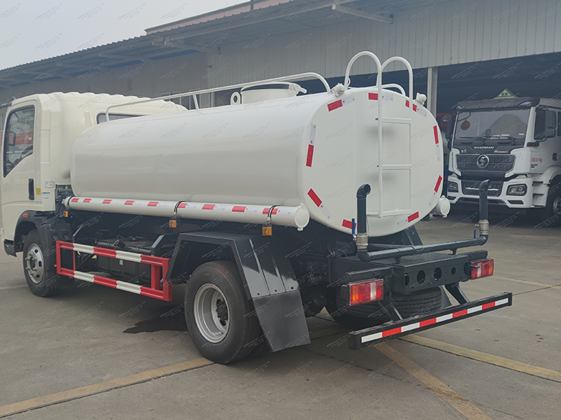 Howo 4x2 8 metros cúbicos camión de tanque de agua