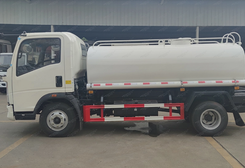 Howo 4x2 8 metros cúbicos camión de tanque de agua