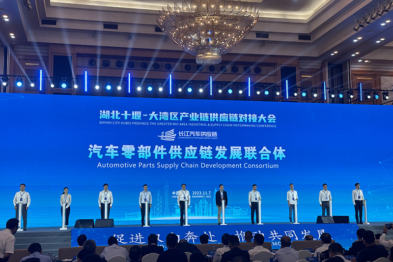 Shiyan Hubei China -Conferencia de Docking de Docking de la cadena industrial y la cadena de suministro del Área de la Bahía
