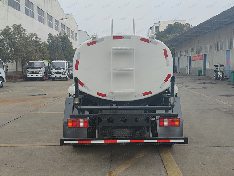 Howo 4x2 8 metros cúbicos camión de tanque de agua