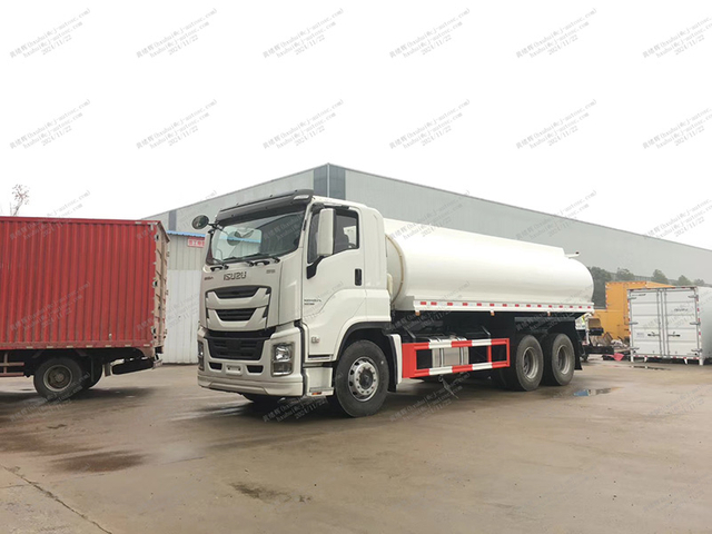 Camión rociador isuzu 4x2