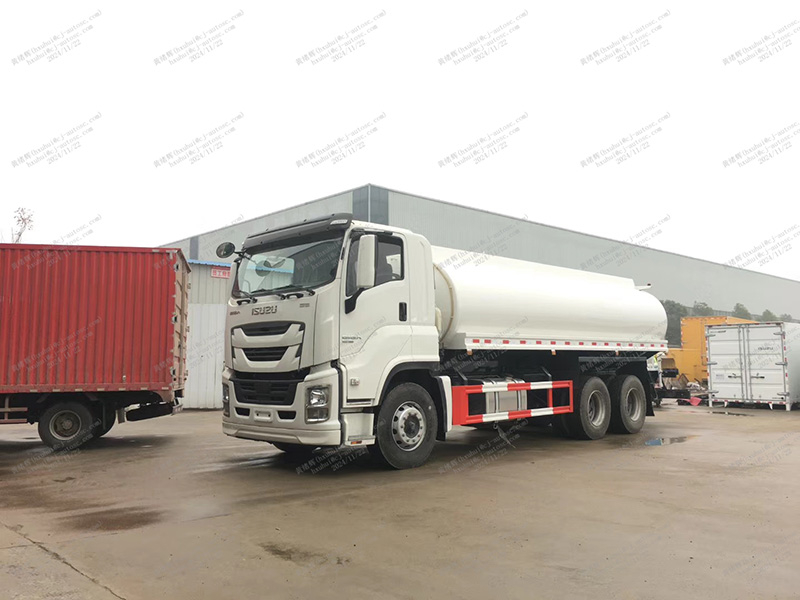 Camión rociador isuzu 4x2