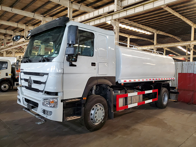 Howo 4x2 266hp rociador